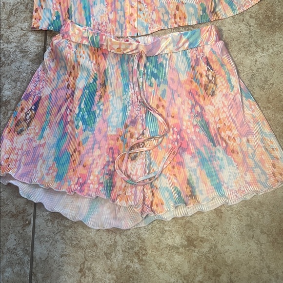 Colorful Button-Up Shirt and Short Set - Picture 3 of 4